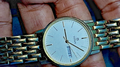 titan watch date and day